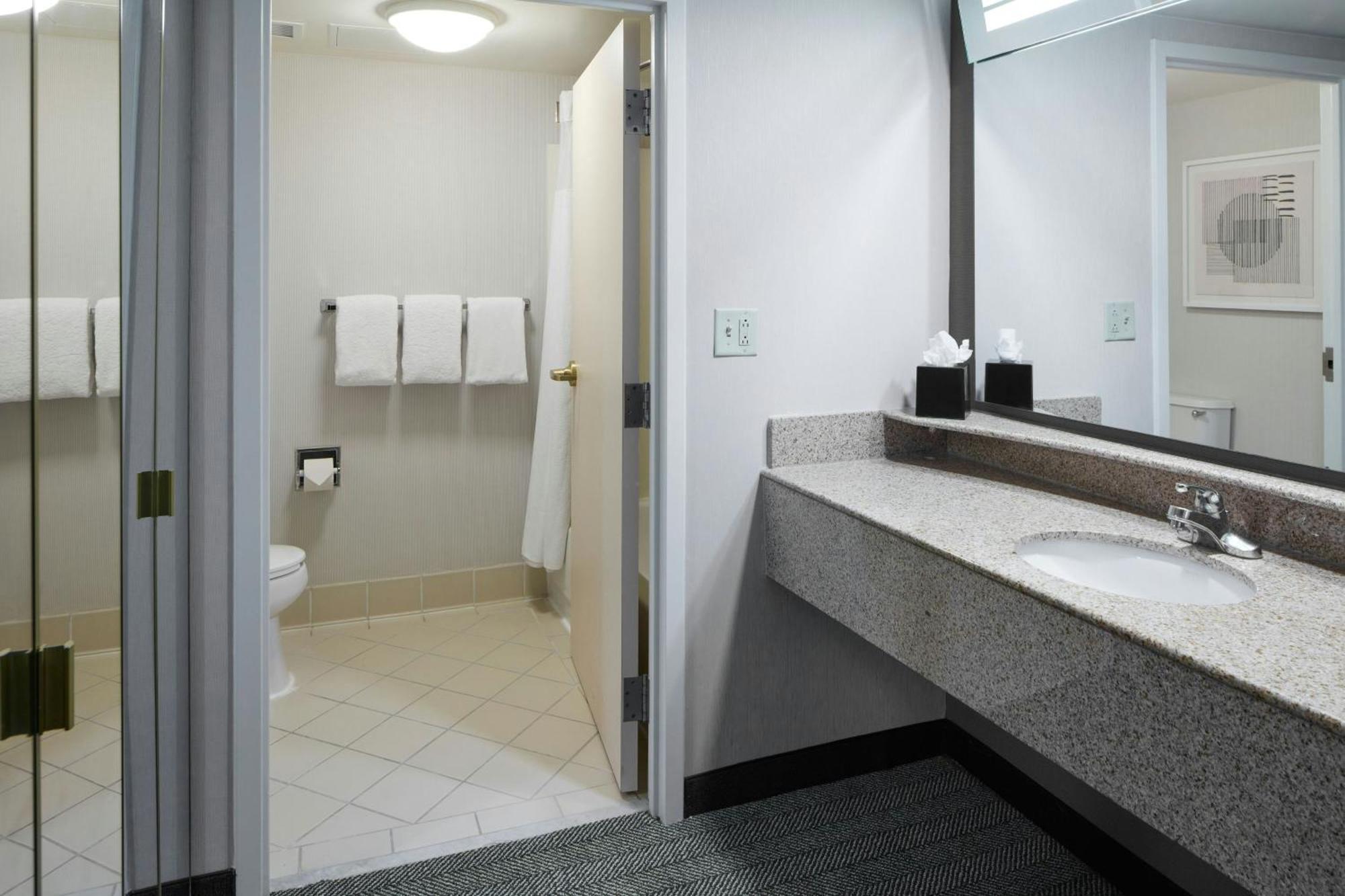 Courtyard By Marriott - Medical Center Hotel